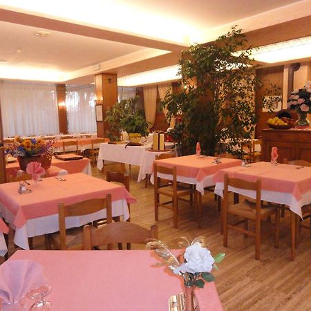 Albergo Ristorante Cima I Pra' Ponte nell'Alpi Luaran gambar