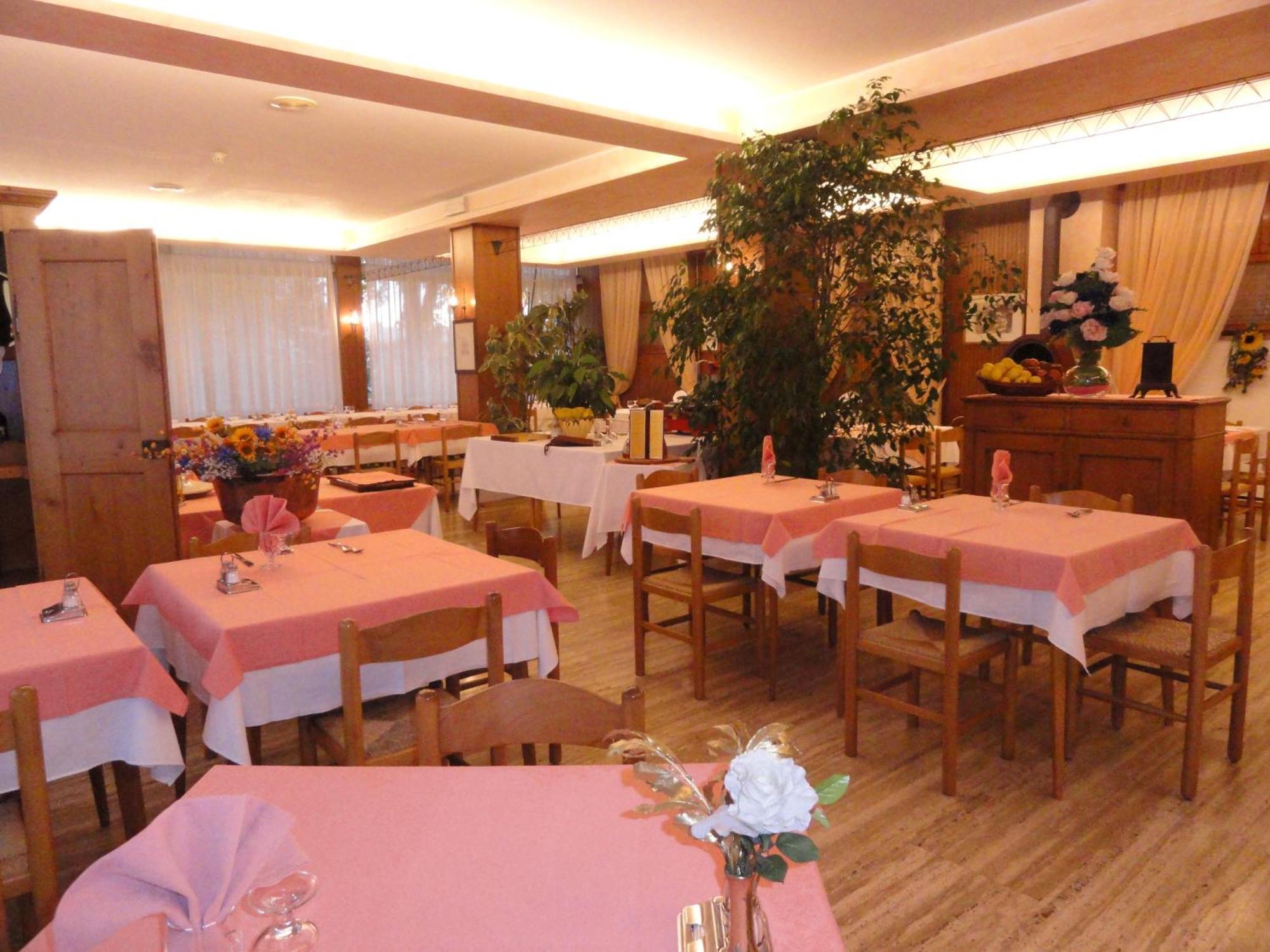 Albergo Ristorante Cima I Pra' Ponte nell'Alpi Luaran gambar
