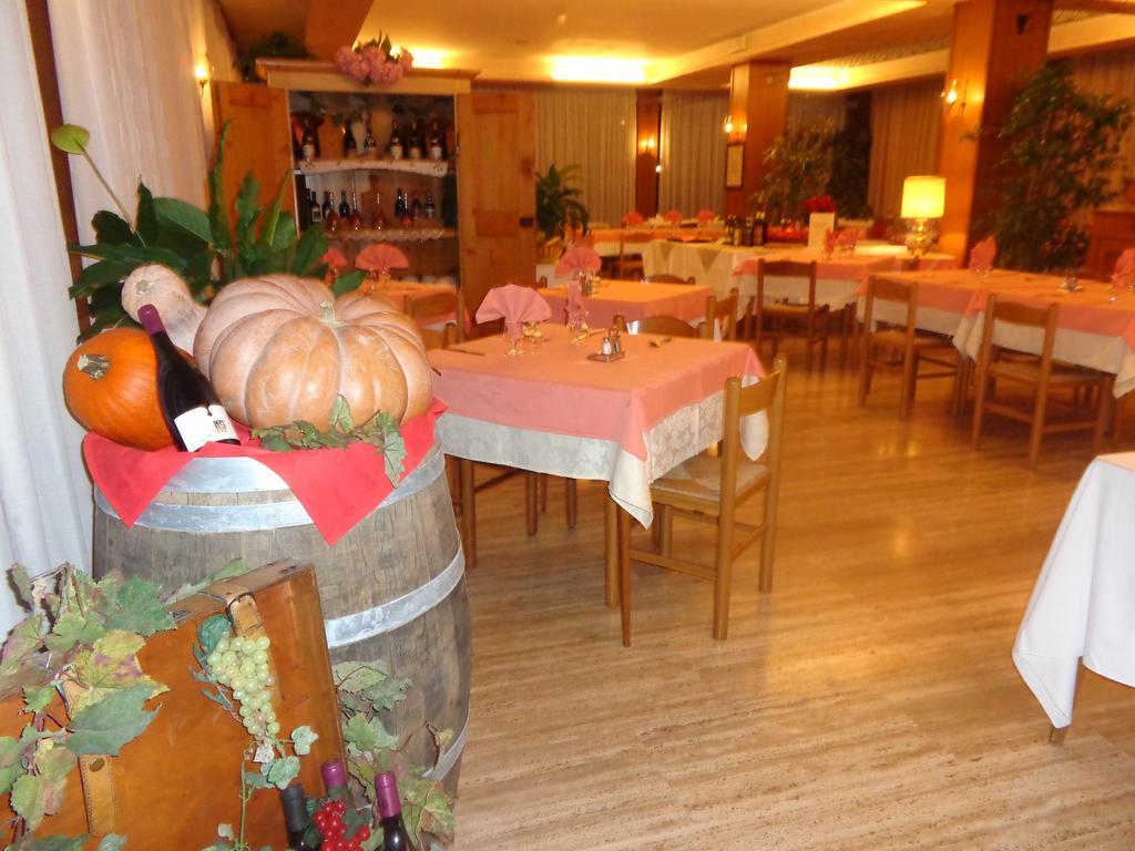 Albergo Ristorante Cima I Pra' Ponte nell'Alpi Luaran gambar